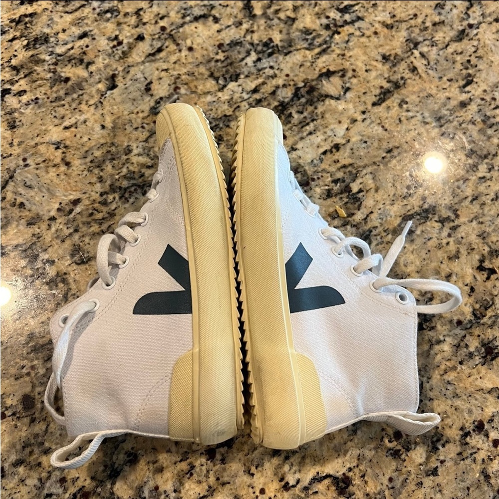 Veja Nova High Top